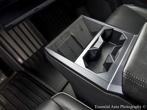 Used 2024 Tesla Cybertruck AWD Crew Cab image 37