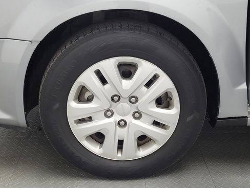 Used 2020 Dodge Grand Caravan SE image 31