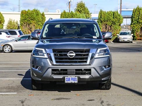 Used 2022 Nissan Armada SL w/ Captain's Chairs Package image 3