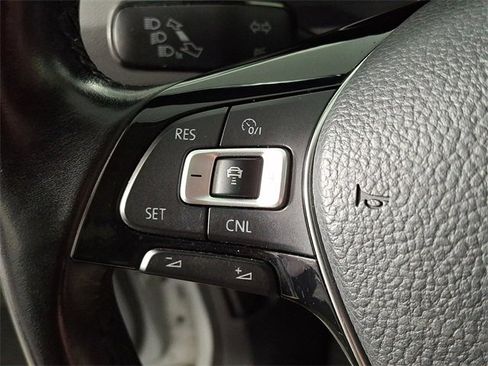 Used 2018 Volkswagen Tiguan SEL image 23