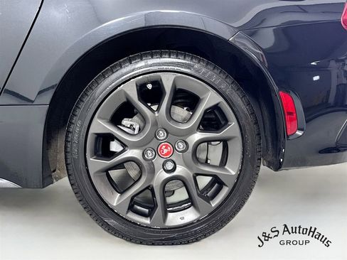 Used 2018 FIAT 124 Spider Abarth w/ Navigation & Sound Group image 39