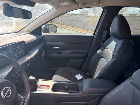 Used 2025 Nissan Kicks SR image 16