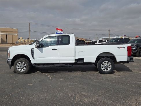 Used 2024 Ford F350 XLT image 2