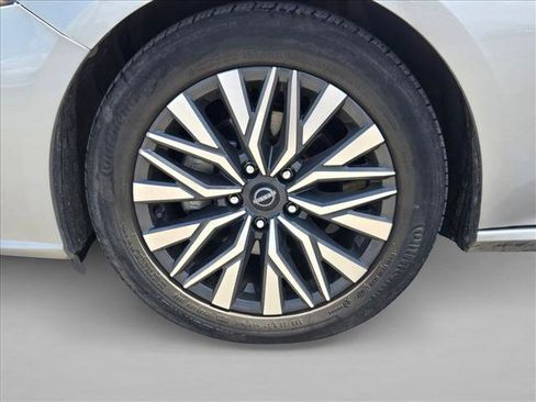 Used 2024 Nissan Altima 2.5 SV FWD image 10