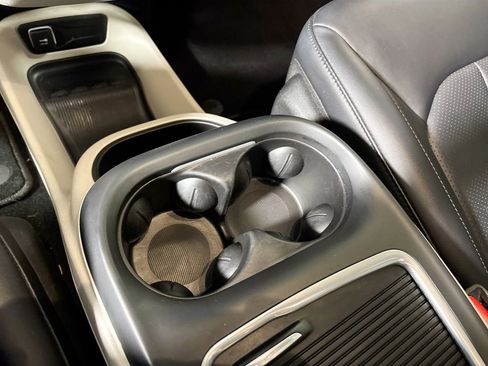 Used 2024 Chrysler Pacifica Touring-L image 15