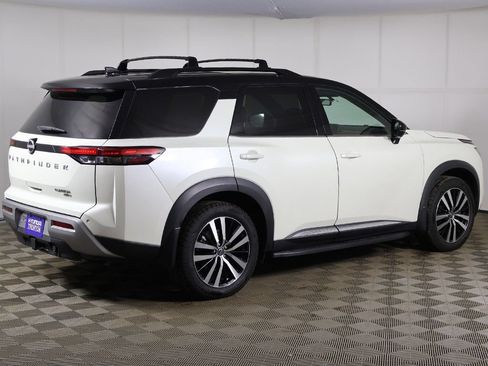 Used 2024 Nissan Pathfinder Platinum w/ Lighting Package (N93) AWD/4WD image 11