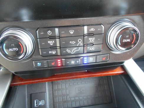 Used 2020 Ford F250 King Ranch w/ King Ranch Ultimate Package AWD/4WD image 13