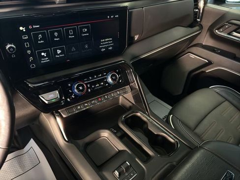 Used 2024 GMC Sierra 2500 AT4X image 18