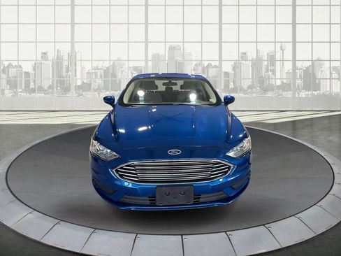 Used 2017 Ford Fusion SE w/ Fusion SE Technology Package image 8