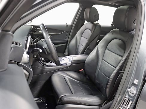 Used 2018 Mercedes-Benz GLC 300 w/ Premium Package image 29