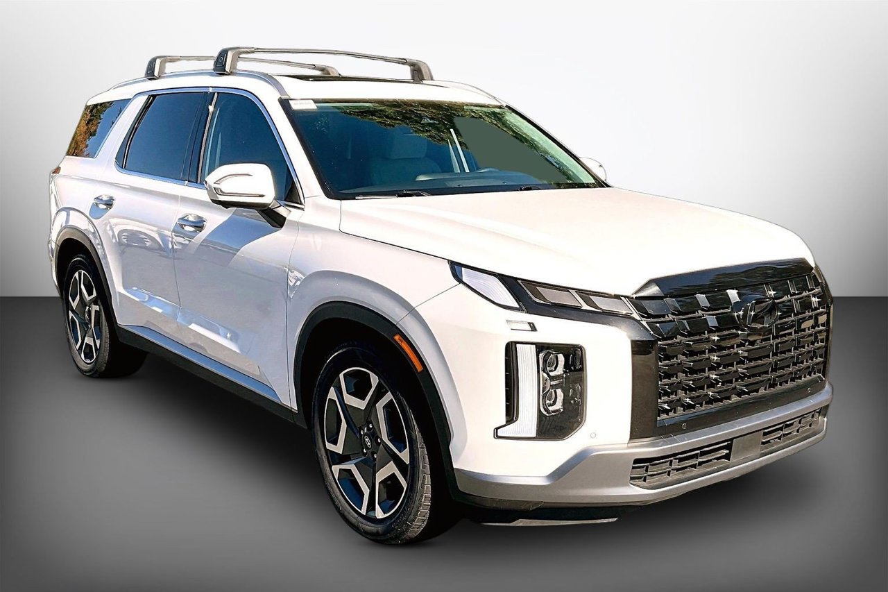 Used 2024 Hyundai Palisade SEL w/ Premium Package FWD image 2