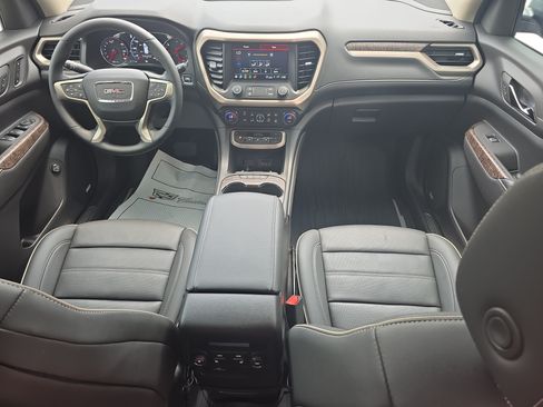 Used 2023 GMC Acadia Denali w/ Denali Ultimate Package FWD image 9