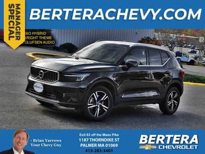 Used 2025 Volvo XC40 B5 Core