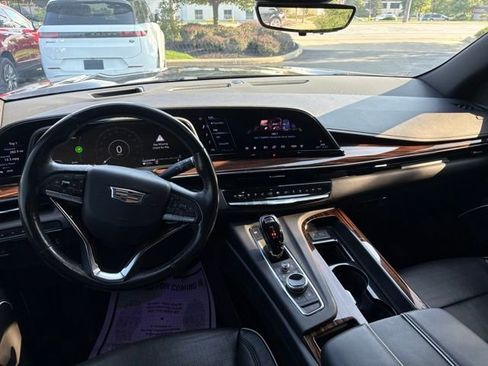 Used 2022 Cadillac Escalade ESV Premium Luxury AWD/4WD image 27