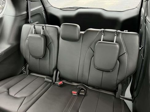 New 2025 Chrysler Pacifica Select image 26