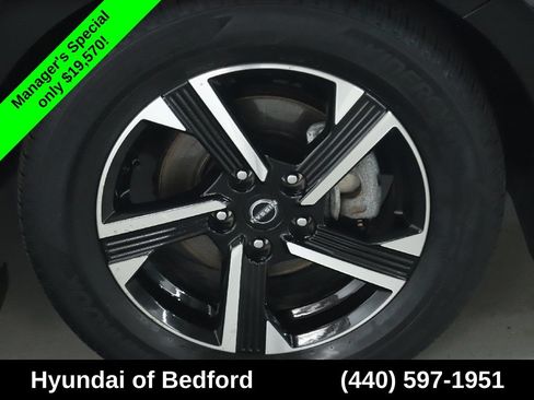 Used 2024 Nissan Sentra SV FWD image 11