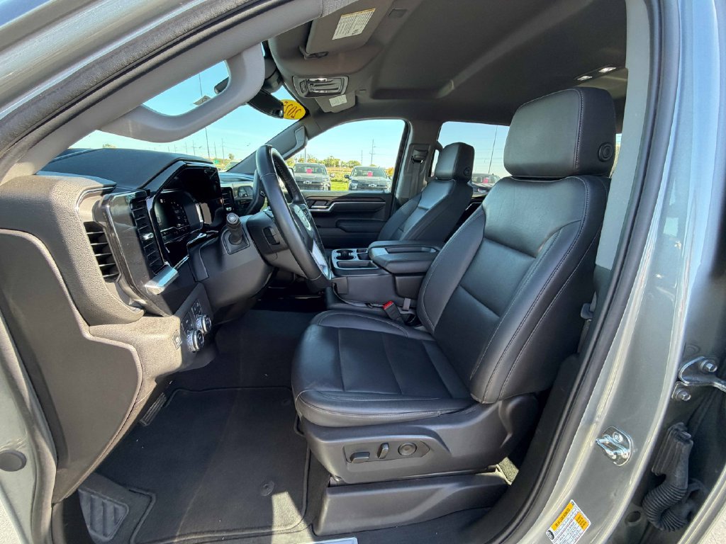 Used 2025 GMC Sierra 1500 SLT AWD/4WD image 18