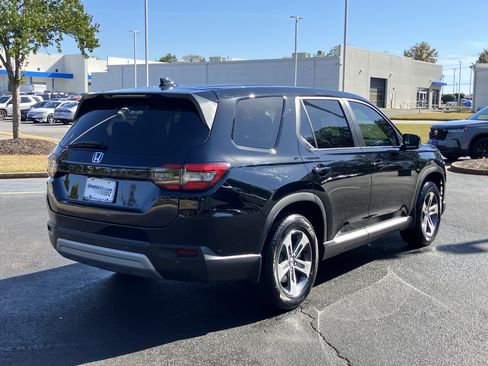 Certified 2025 Honda Pilot EX-L image 10