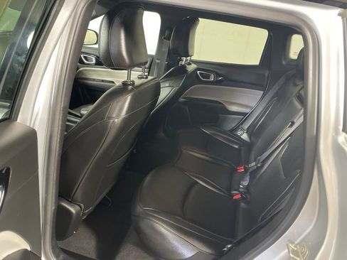 Certified 2025 Jeep Compass Limited AWD/4WD image 12