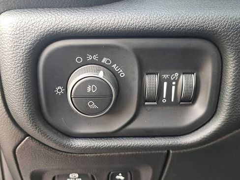 Certified 2021 RAM 1500 Laramie image 27