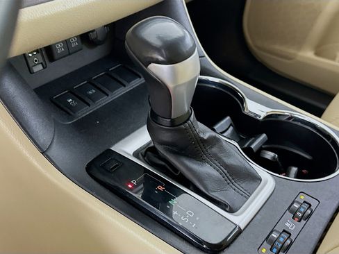 Used 2017 Toyota Highlander Limited image 25