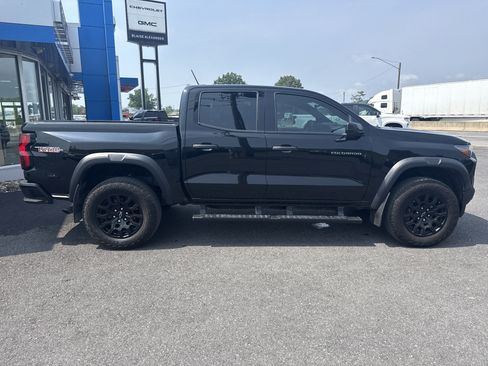 Used 2024 Chevrolet Colorado Trail Boss w/ Advanced Trailering Package AWD/4WD image 2