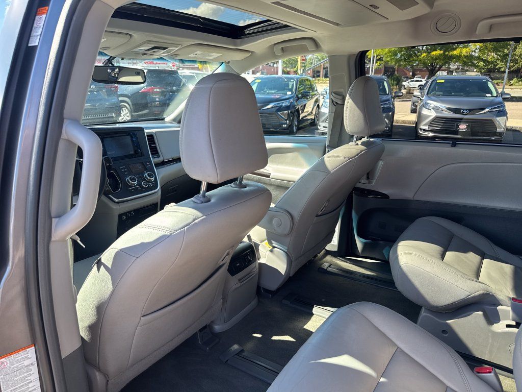 Used 2017 Toyota Sienna XLE Premium w/ Outdoor Package AWD/4WD image 37