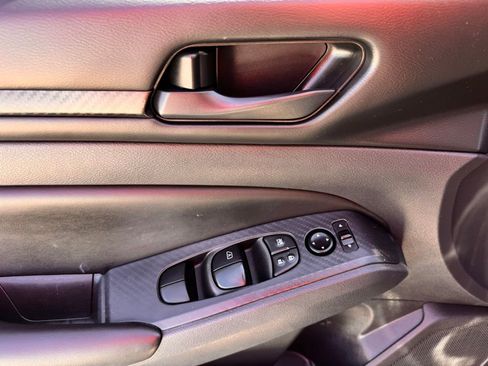 Used 2025 Nissan Altima 2.5 S image 13