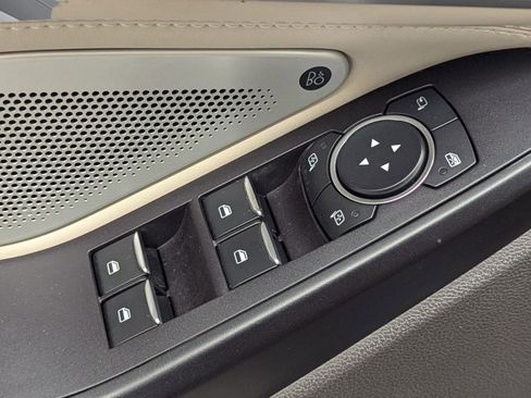 Used 2020 Ford Explorer Platinum w/ Premium Technology Package image 20