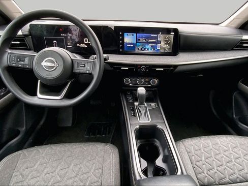 Used 2025 Nissan Kicks SV AWD/4WD image 28