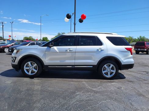 Used 2016 Ford Explorer XLT w/ Equipment Group 201A AWD/4WD image 7