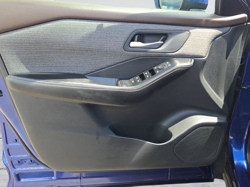 Used 2021 Nissan Rogue SV AWD/4WD image 46