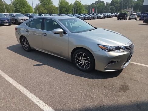 Used 2016 Lexus ES 350 w/ Luxury Package w/Wood Trim FWD image 22