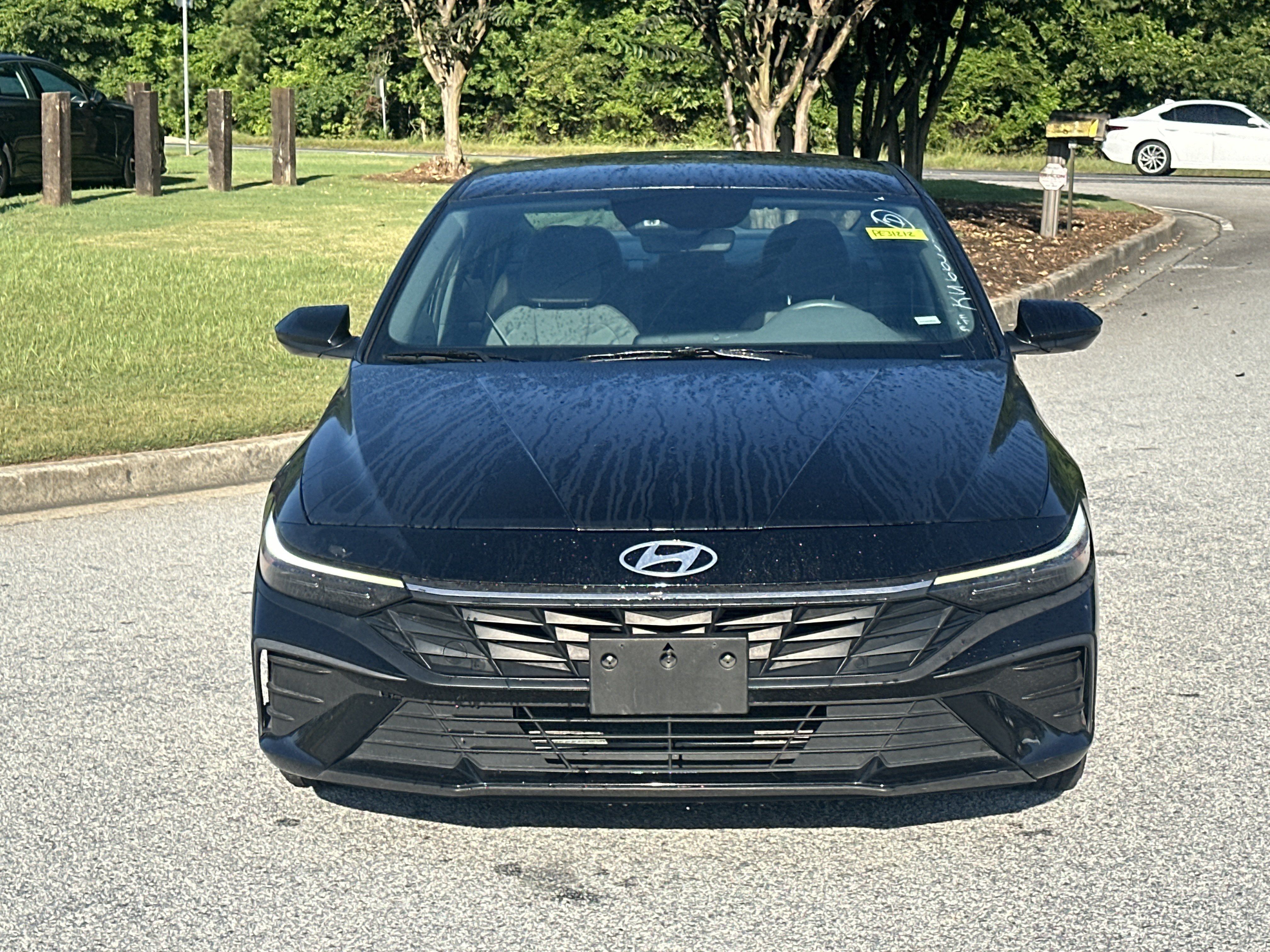 Used 2024 Hyundai Elantra SEL FWD image 2