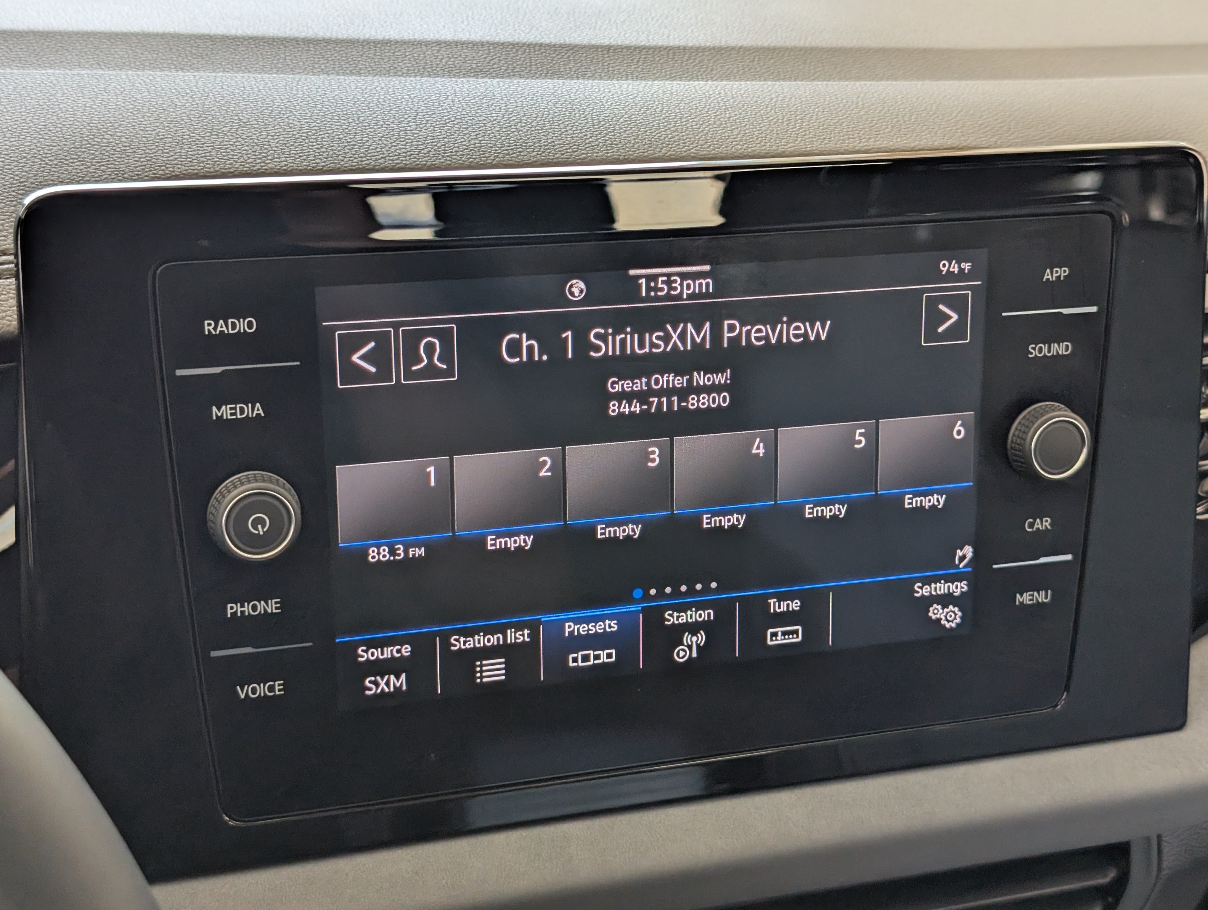 Used 2025 Volkswagen Jetta SE w/ Sunroof Package FWD image 28