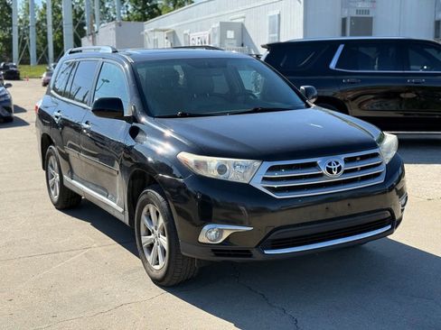 Used 2012 Toyota Highlander SE w/ Tow Pkg FWD image 4