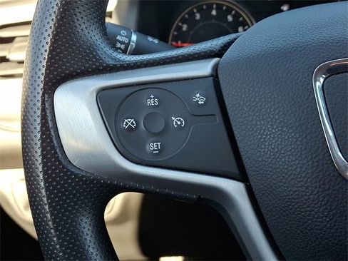 Used 2023 GMC Acadia SLE image 22