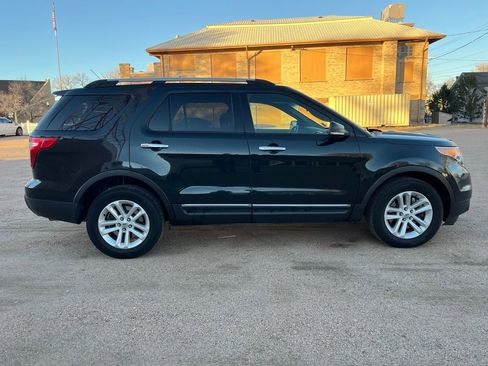 Used 2014 Ford Explorer XLT w/ Equipment Group 201A image 2