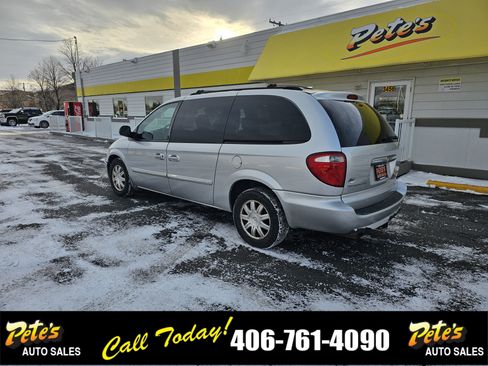 Used 2007 Chrysler Town & Country Touring image 2