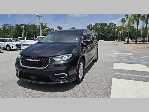 Used 2023 Chrysler Pacifica Touring-L w/ Uconnect Theater Family Group FWD image 21
