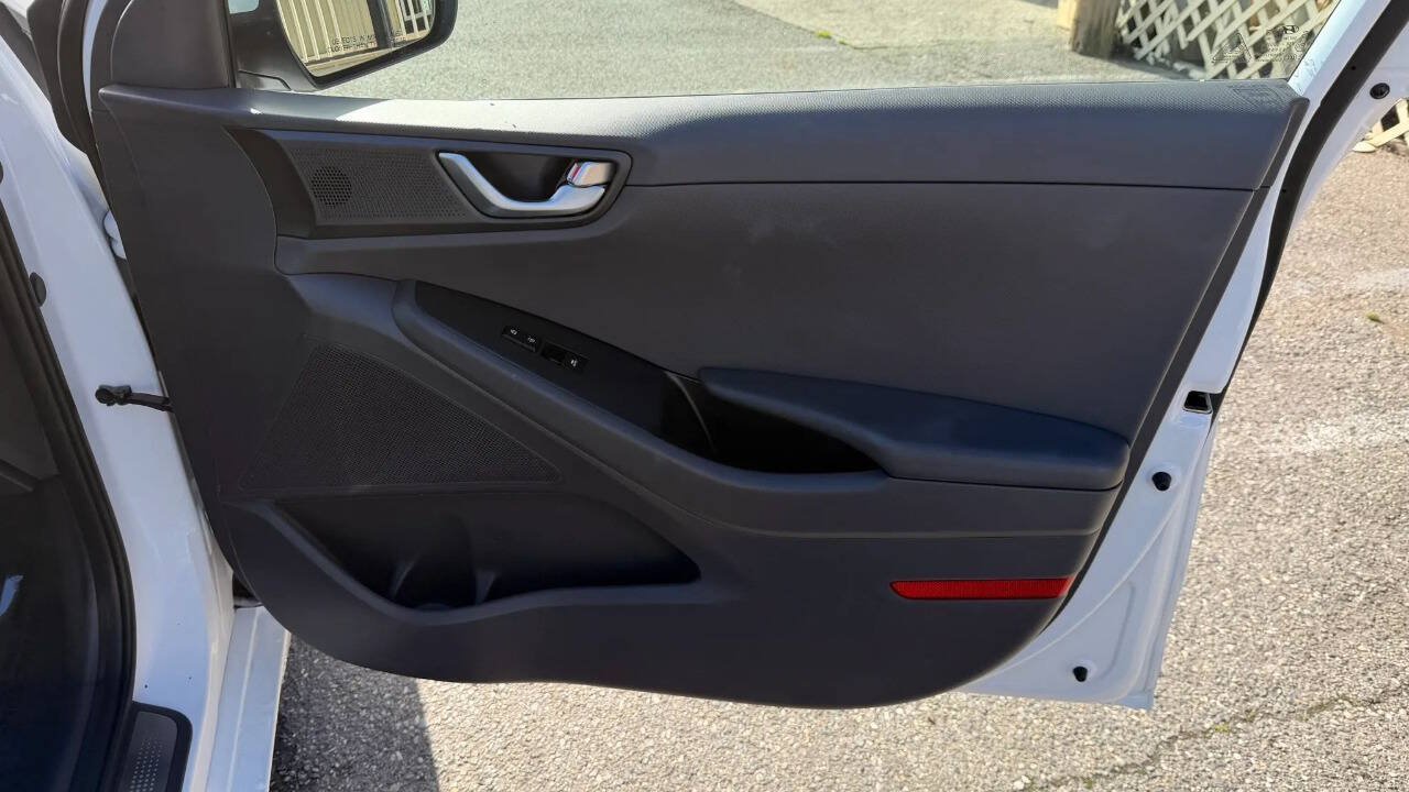 Used 2019 Hyundai Ioniq Limited FWD image 28