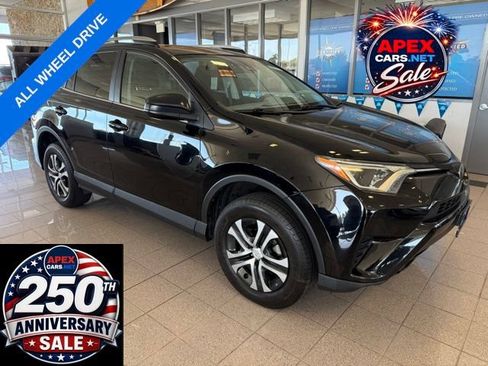 Used 2017 Toyota RAV4 LE AWD/4WD image 1