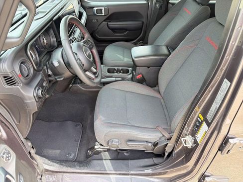 Used 2024 Jeep Wrangler Unlimited Rubicon image 5