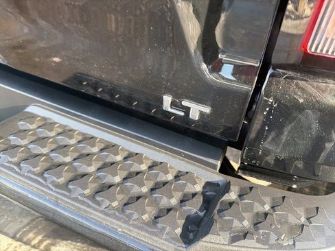 Used 2024 Chevrolet Colorado LT w/ LT Convenience Package III image 14