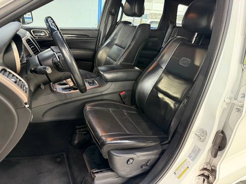 Used 2017 Jeep Grand Cherokee Overland AWD/4WD image 18
