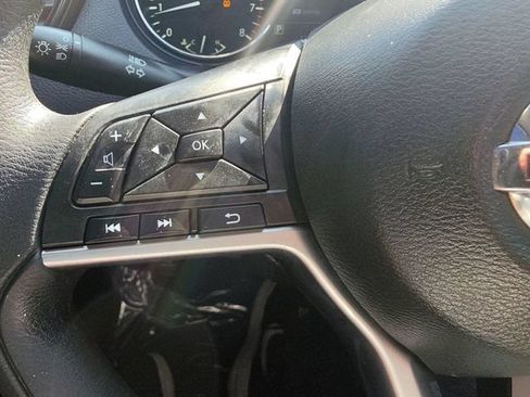 Used 2018 Nissan Rogue S FWD image 30