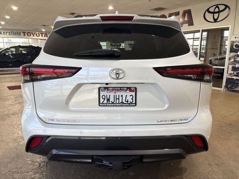 Certified 2026 Toyota Highlander Limited AWD/4WD image 9