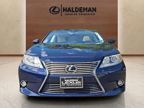 Used 2014 Lexus ES 350 w/ Luxury Package FWD image 2
