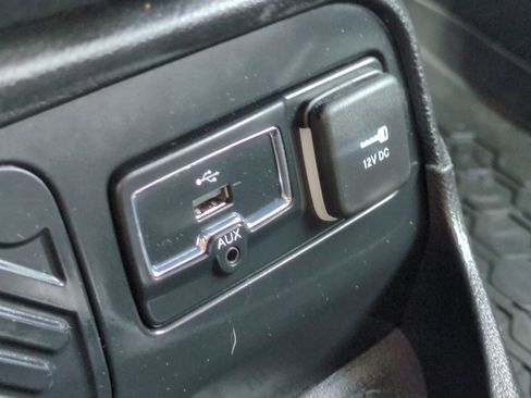 Used 2015 Jeep Renegade Limited FWD image 30