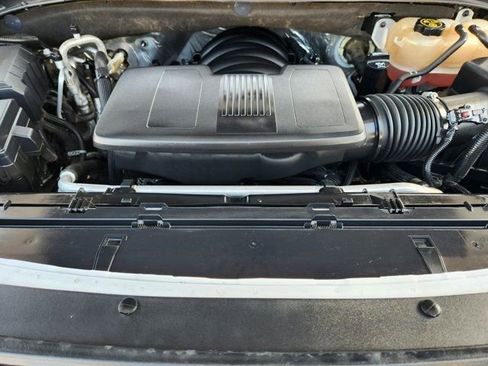 Used 2022 Chevrolet Tahoe Z71 w/ Luxury Package image 32